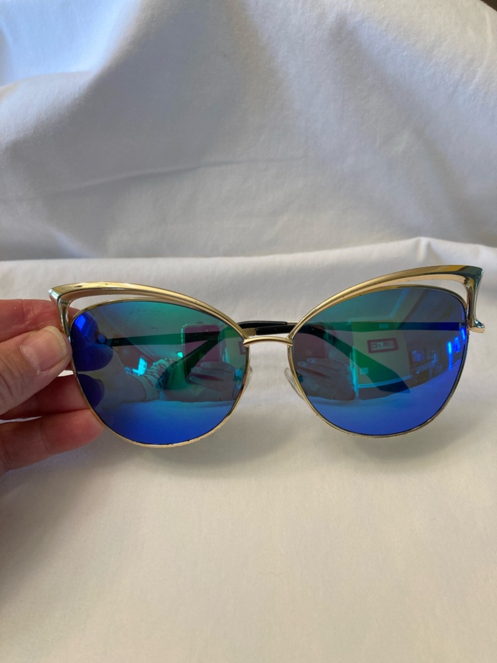 Gold Frame Blue Mirrored Cat-Eye Sunglasses